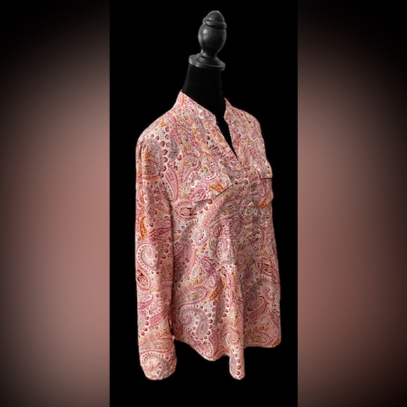 Preswick & Moore: Pink Paisley Pleated Boho Blouse with Front Pockets - Picture 4 of 16